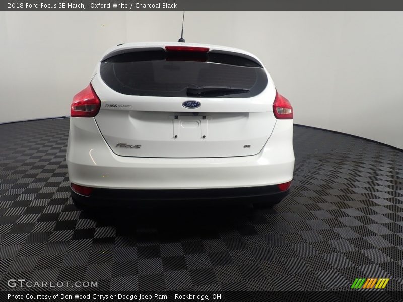 Oxford White / Charcoal Black 2018 Ford Focus SE Hatch