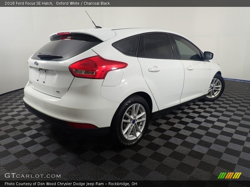Oxford White / Charcoal Black 2018 Ford Focus SE Hatch