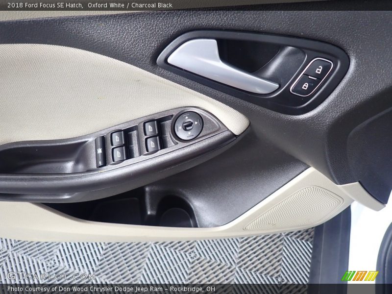 Oxford White / Charcoal Black 2018 Ford Focus SE Hatch