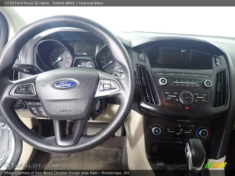 Oxford White / Charcoal Black 2018 Ford Focus SE Hatch