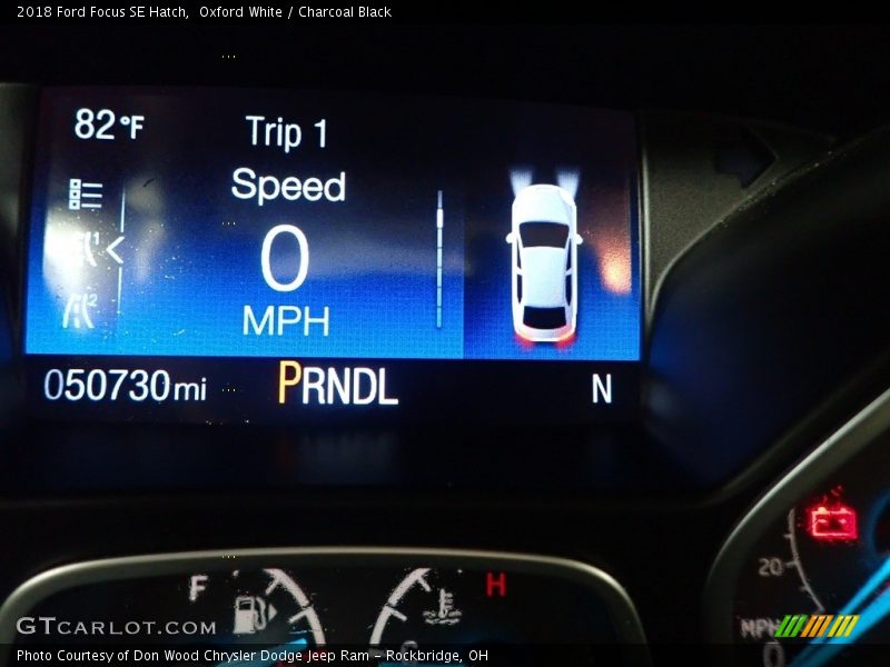 Oxford White / Charcoal Black 2018 Ford Focus SE Hatch