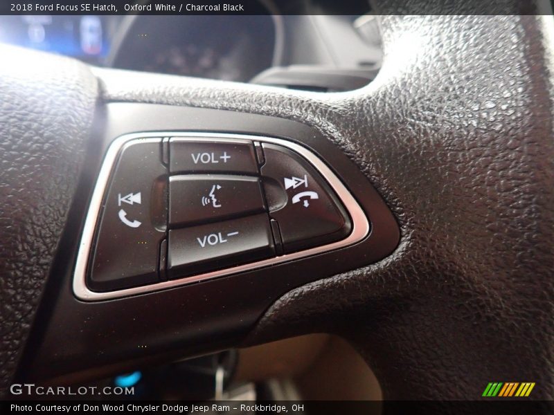 Oxford White / Charcoal Black 2018 Ford Focus SE Hatch