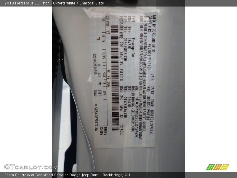 Oxford White / Charcoal Black 2018 Ford Focus SE Hatch