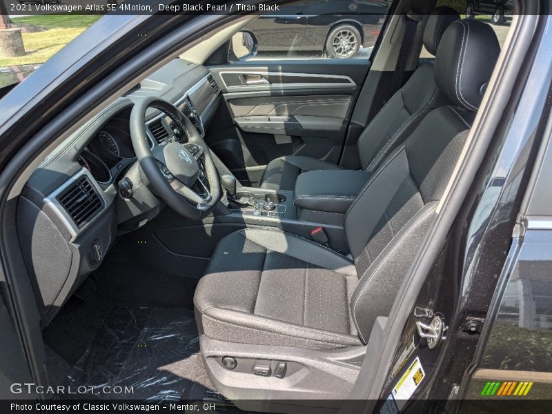 Deep Black Pearl / Titan Black 2021 Volkswagen Atlas SE 4Motion