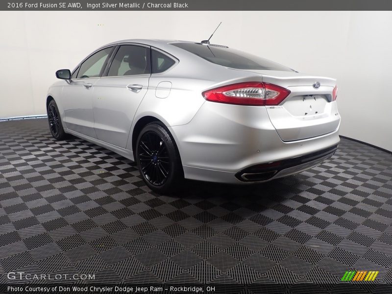 Ingot Silver Metallic / Charcoal Black 2016 Ford Fusion SE AWD