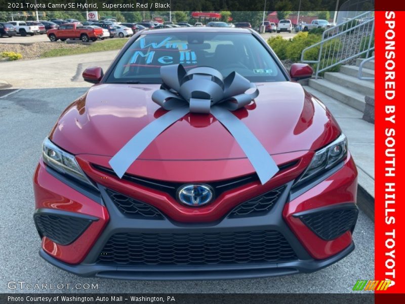 Supersonic Red / Black 2021 Toyota Camry SE Hybrid