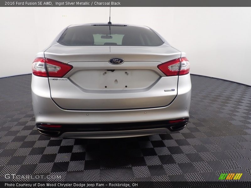 Ingot Silver Metallic / Charcoal Black 2016 Ford Fusion SE AWD