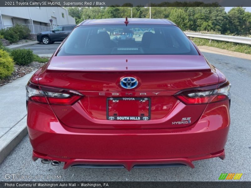 Supersonic Red / Black 2021 Toyota Camry SE Hybrid