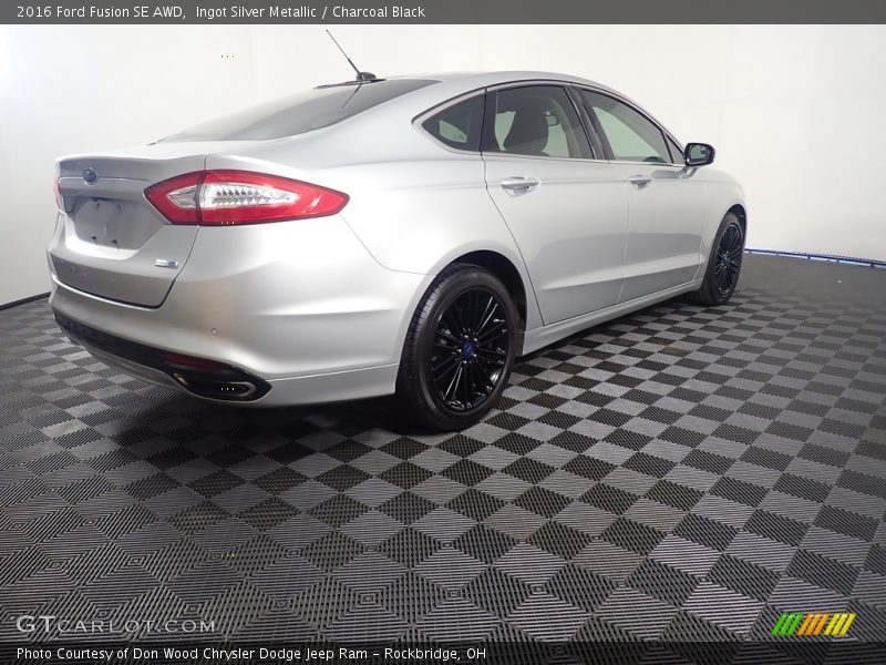 Ingot Silver Metallic / Charcoal Black 2016 Ford Fusion SE AWD