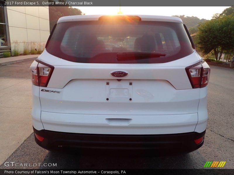 Oxford White / Charcoal Black 2017 Ford Escape S