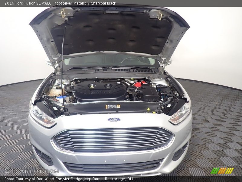 Ingot Silver Metallic / Charcoal Black 2016 Ford Fusion SE AWD