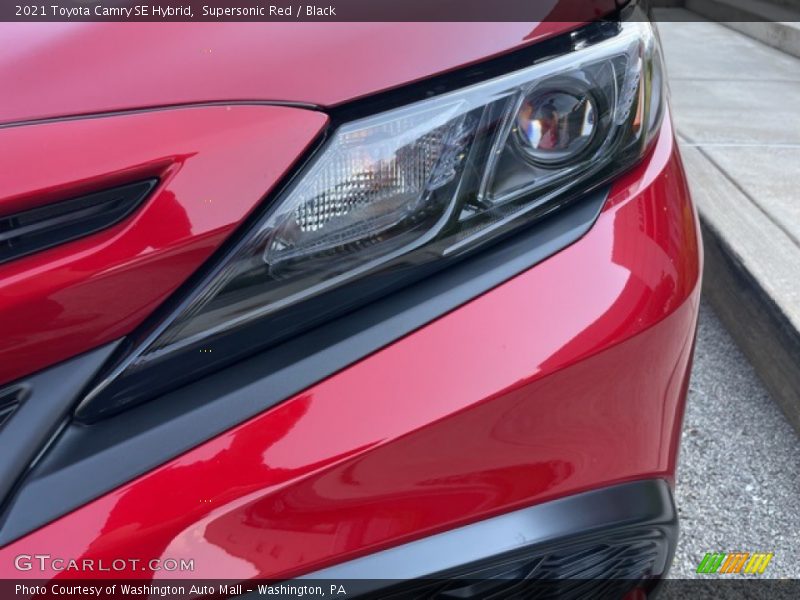 Supersonic Red / Black 2021 Toyota Camry SE Hybrid