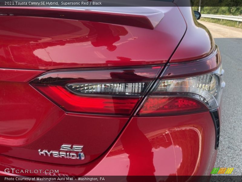 Supersonic Red / Black 2021 Toyota Camry SE Hybrid