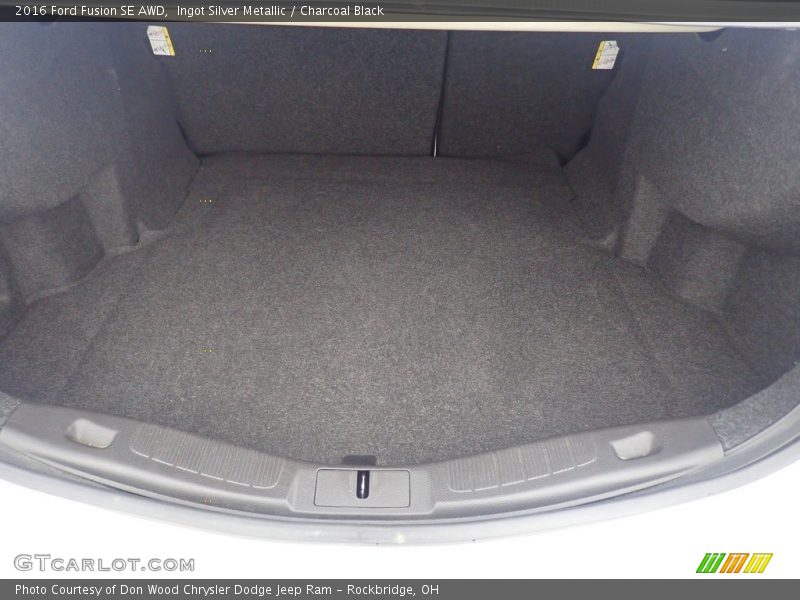 Ingot Silver Metallic / Charcoal Black 2016 Ford Fusion SE AWD