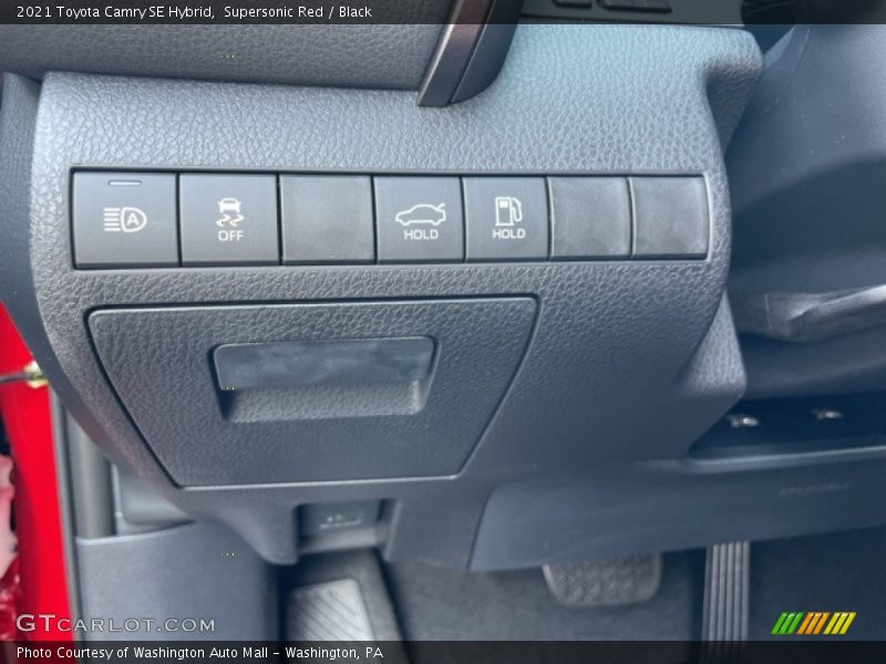 Supersonic Red / Black 2021 Toyota Camry SE Hybrid