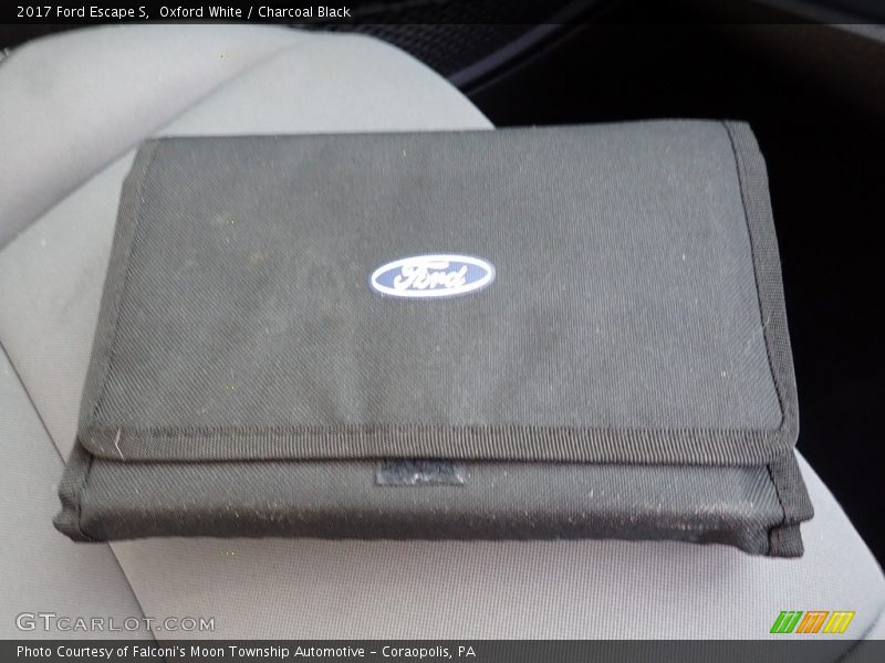 Oxford White / Charcoal Black 2017 Ford Escape S