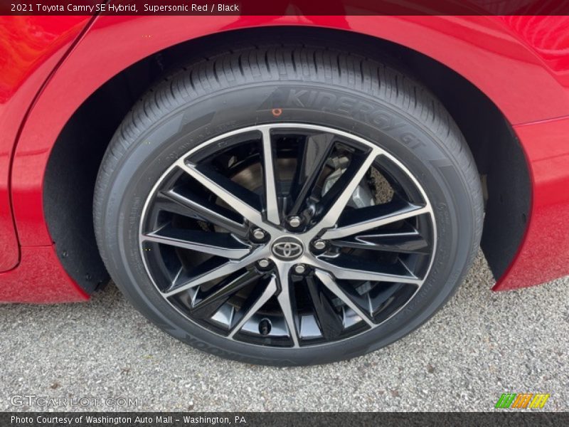 Supersonic Red / Black 2021 Toyota Camry SE Hybrid