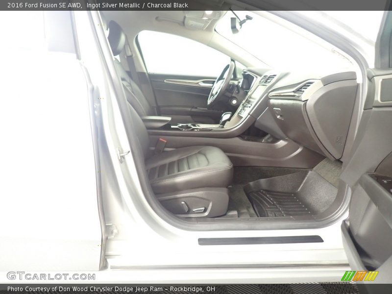 Ingot Silver Metallic / Charcoal Black 2016 Ford Fusion SE AWD