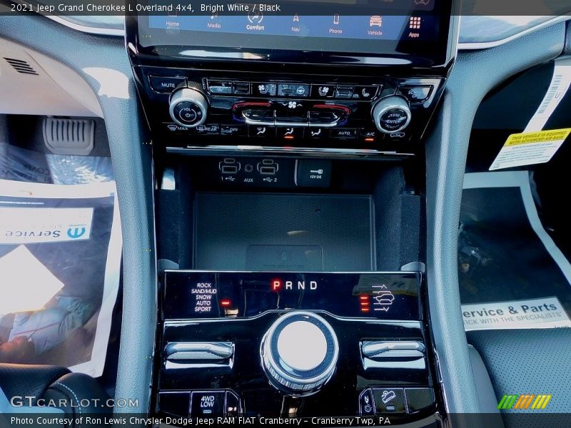Controls of 2021 Grand Cherokee L Overland 4x4