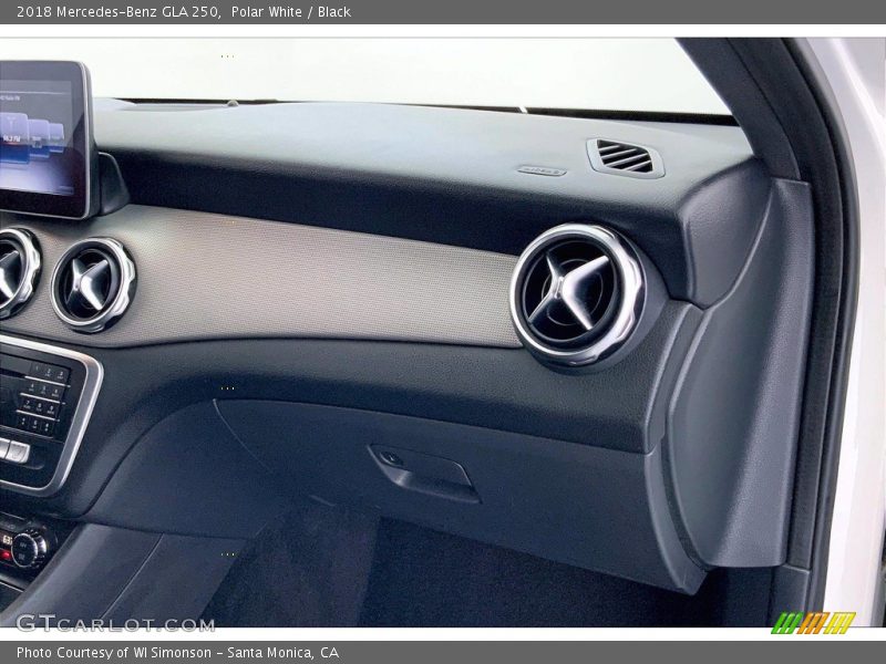 Polar White / Black 2018 Mercedes-Benz GLA 250