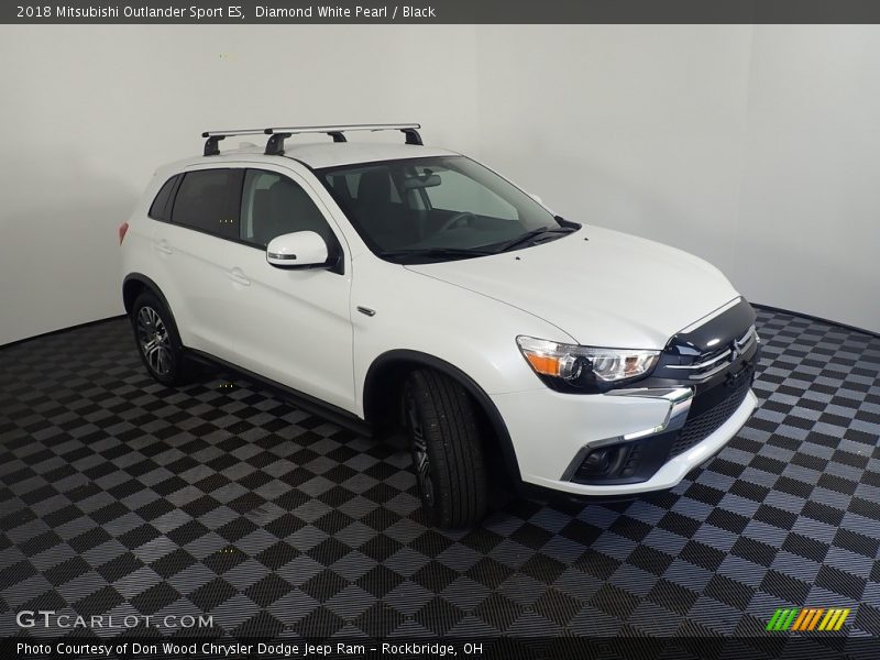 Diamond White Pearl / Black 2018 Mitsubishi Outlander Sport ES