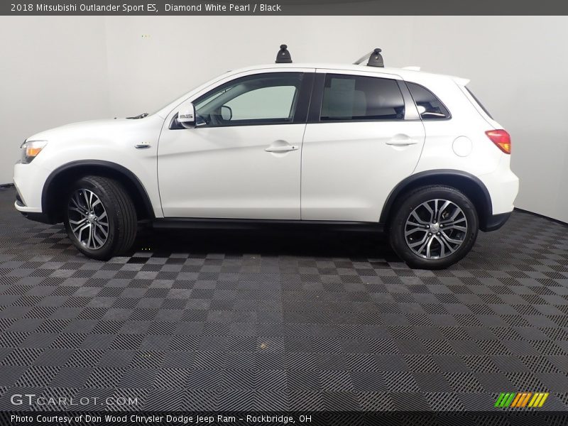 Diamond White Pearl / Black 2018 Mitsubishi Outlander Sport ES