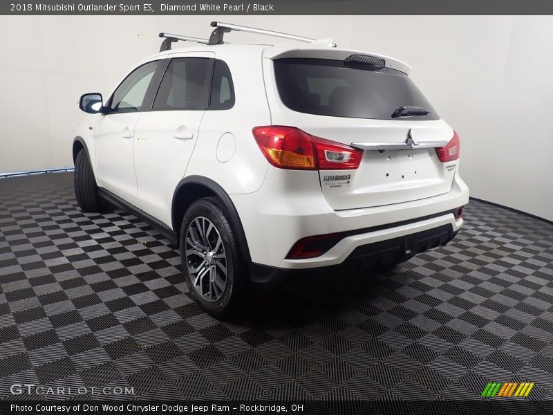 Diamond White Pearl / Black 2018 Mitsubishi Outlander Sport ES