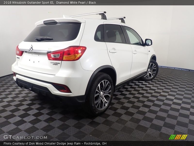Diamond White Pearl / Black 2018 Mitsubishi Outlander Sport ES