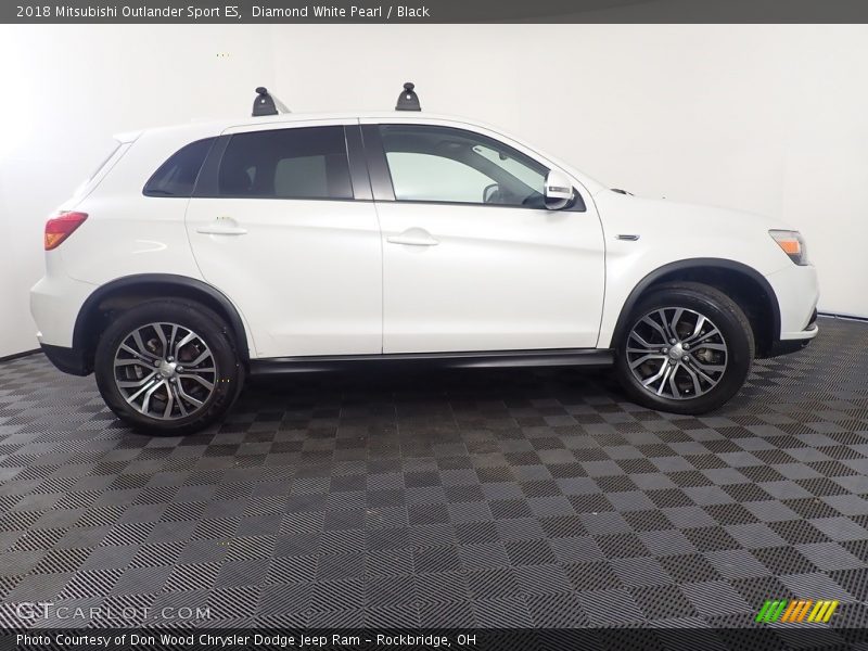 Diamond White Pearl / Black 2018 Mitsubishi Outlander Sport ES