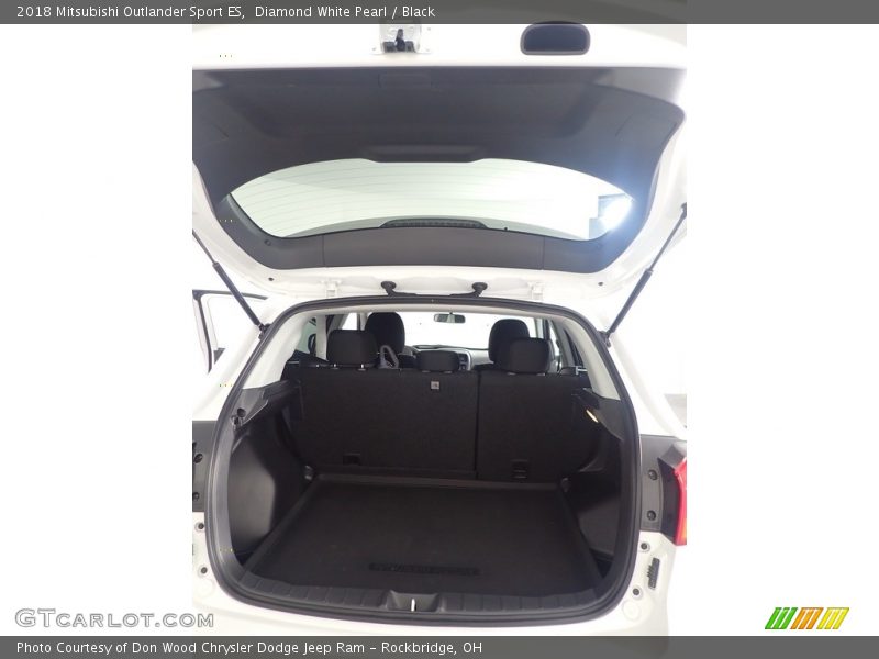 Diamond White Pearl / Black 2018 Mitsubishi Outlander Sport ES