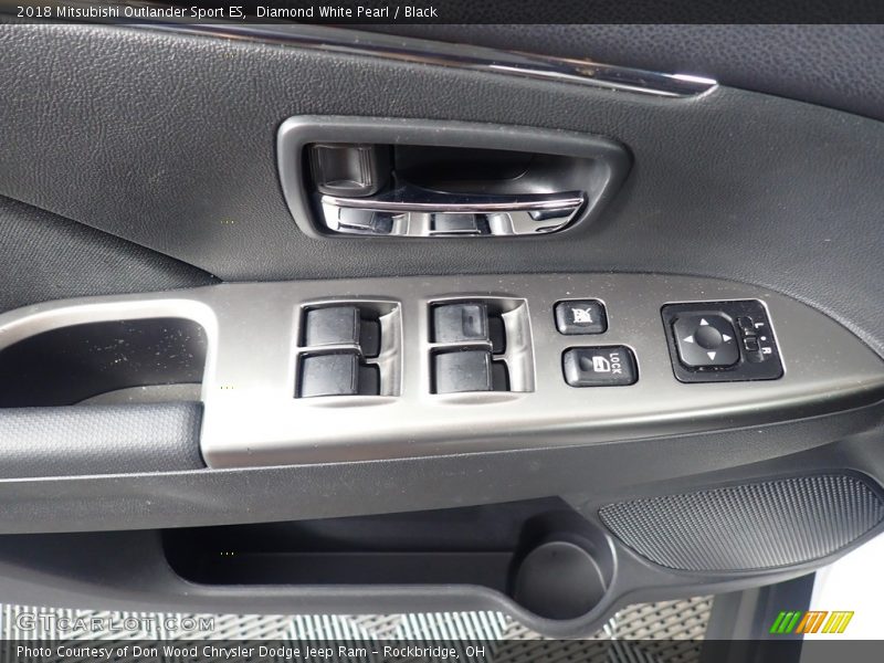 Diamond White Pearl / Black 2018 Mitsubishi Outlander Sport ES