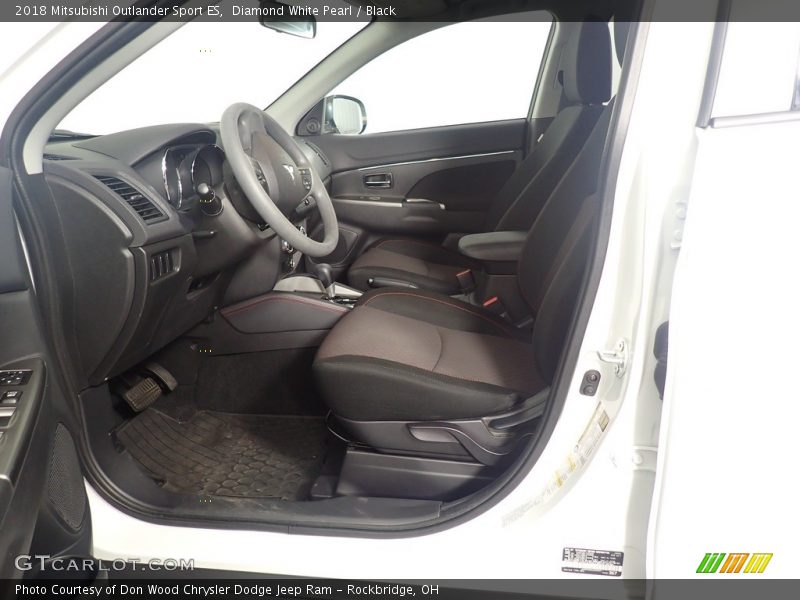 Diamond White Pearl / Black 2018 Mitsubishi Outlander Sport ES