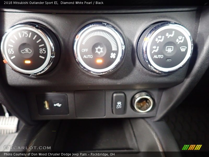Diamond White Pearl / Black 2018 Mitsubishi Outlander Sport ES