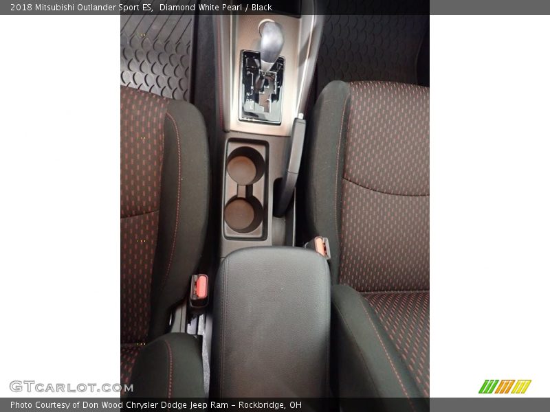 Diamond White Pearl / Black 2018 Mitsubishi Outlander Sport ES