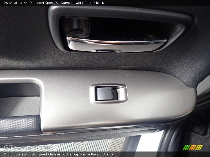 Diamond White Pearl / Black 2018 Mitsubishi Outlander Sport ES