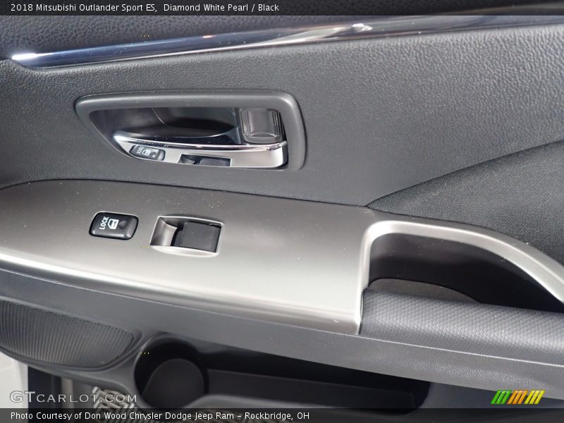 Diamond White Pearl / Black 2018 Mitsubishi Outlander Sport ES