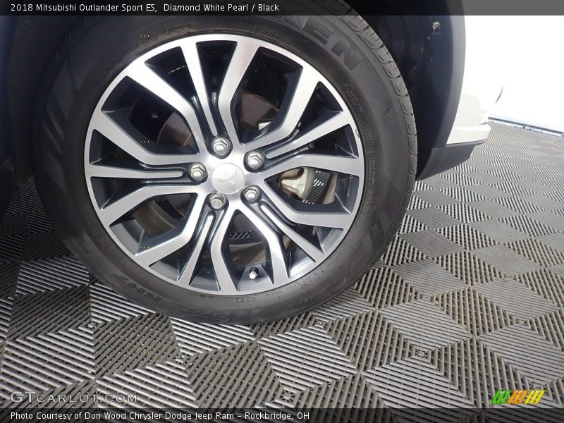Diamond White Pearl / Black 2018 Mitsubishi Outlander Sport ES