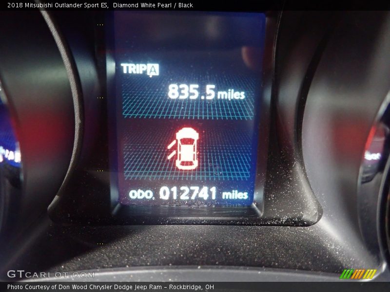 Diamond White Pearl / Black 2018 Mitsubishi Outlander Sport ES