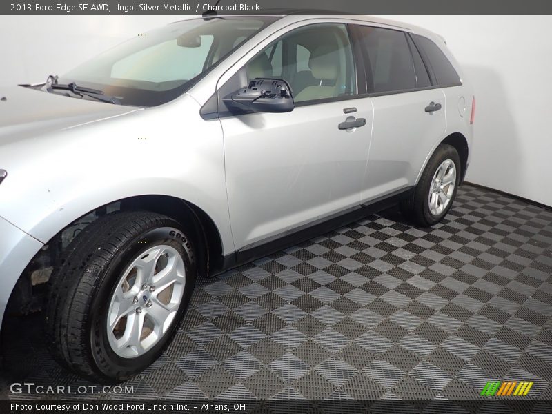 Ingot Silver Metallic / Charcoal Black 2013 Ford Edge SE AWD