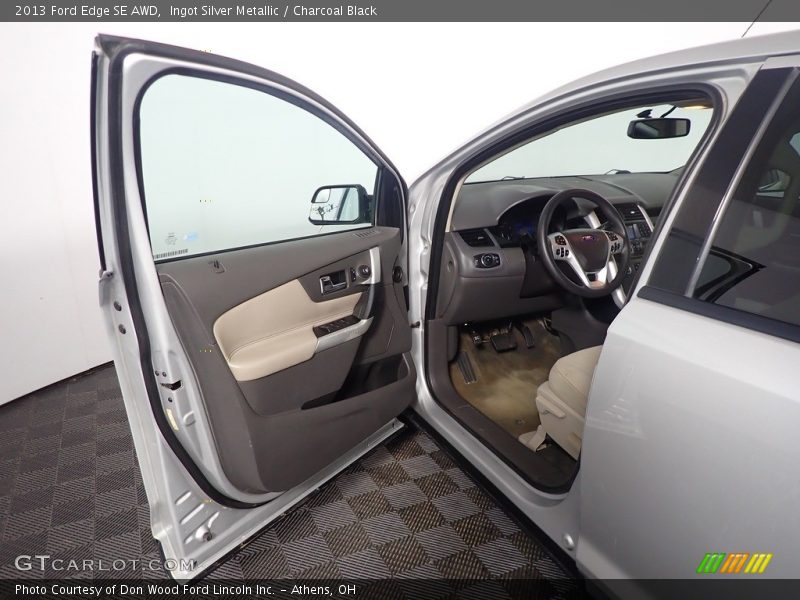 Ingot Silver Metallic / Charcoal Black 2013 Ford Edge SE AWD