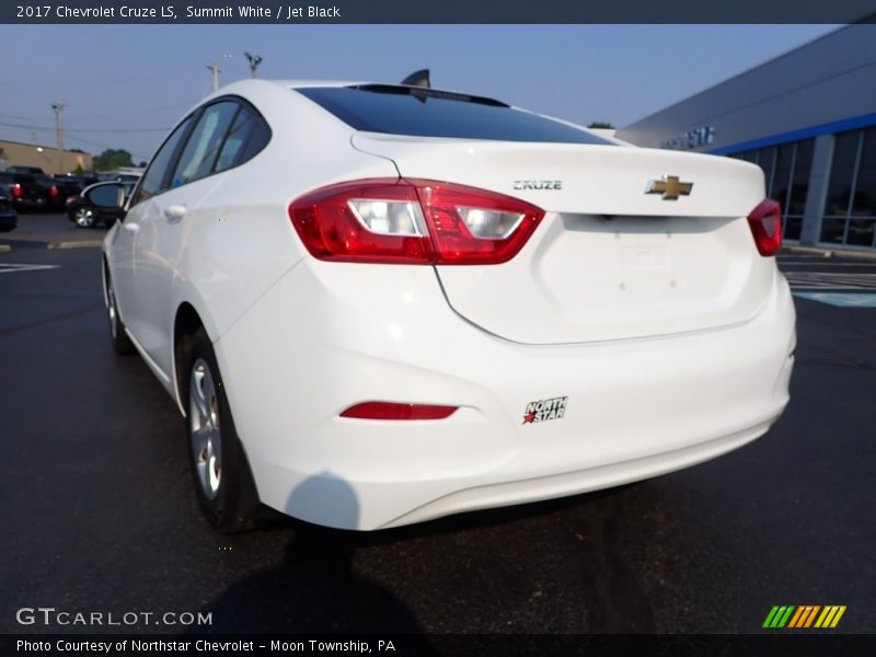 Summit White / Jet Black 2017 Chevrolet Cruze LS