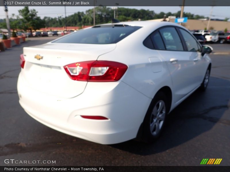 Summit White / Jet Black 2017 Chevrolet Cruze LS