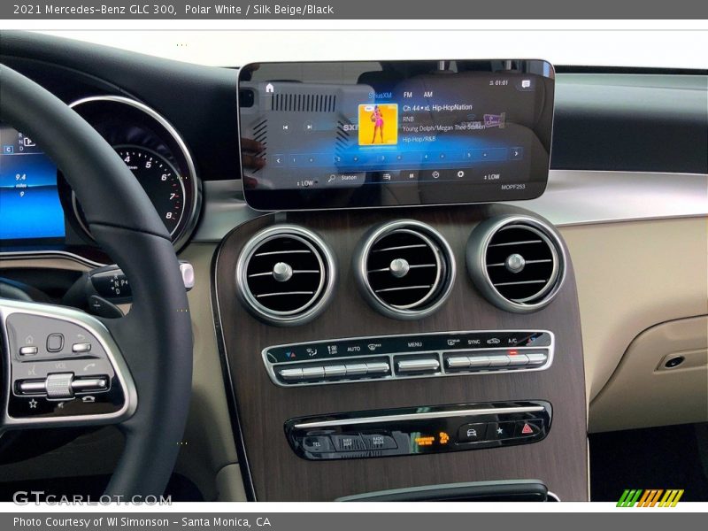 Polar White / Silk Beige/Black 2021 Mercedes-Benz GLC 300