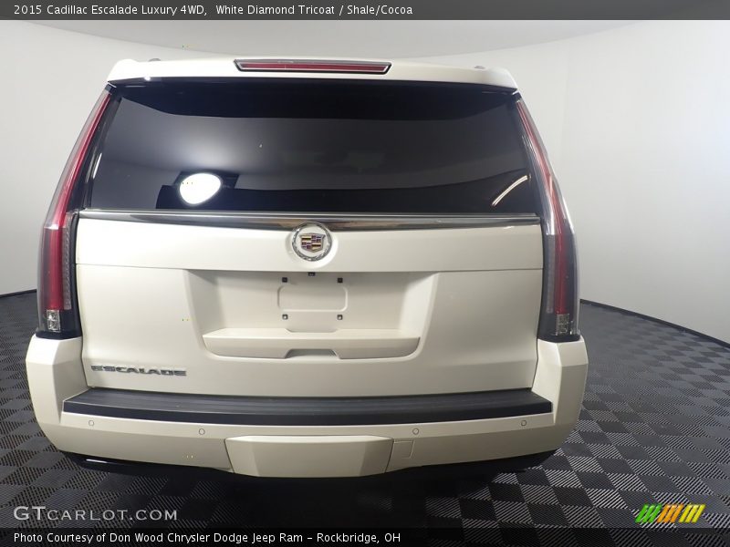 White Diamond Tricoat / Shale/Cocoa 2015 Cadillac Escalade Luxury 4WD