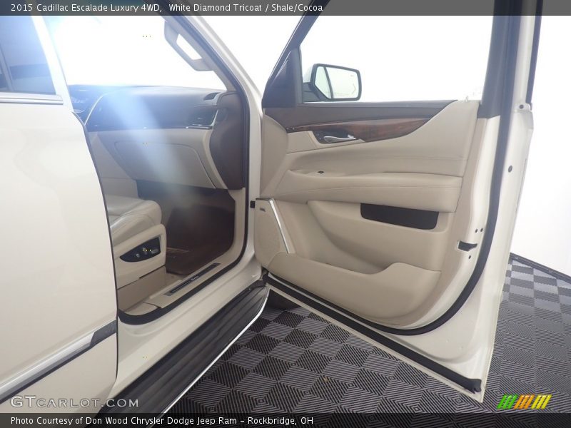 White Diamond Tricoat / Shale/Cocoa 2015 Cadillac Escalade Luxury 4WD
