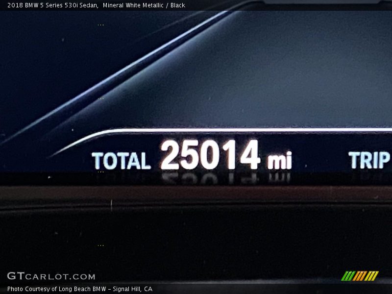 Mineral White Metallic / Black 2018 BMW 5 Series 530i Sedan