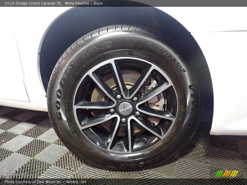 White Knuckle / Black 2019 Dodge Grand Caravan SE