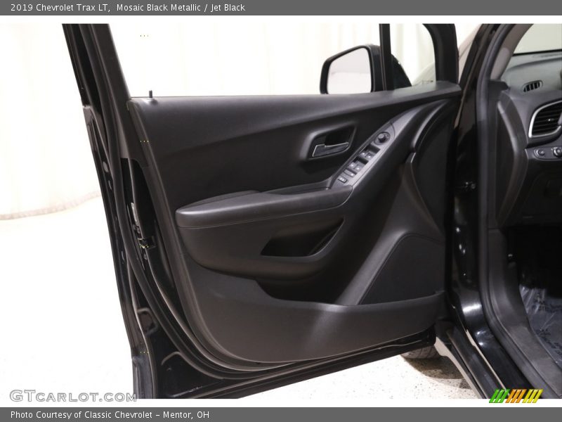 Mosaic Black Metallic / Jet Black 2019 Chevrolet Trax LT