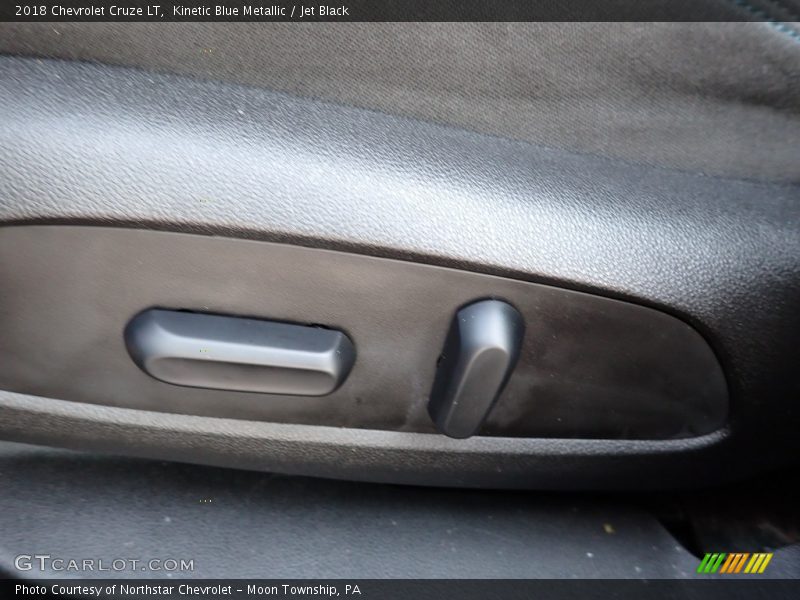 Kinetic Blue Metallic / Jet Black 2018 Chevrolet Cruze LT
