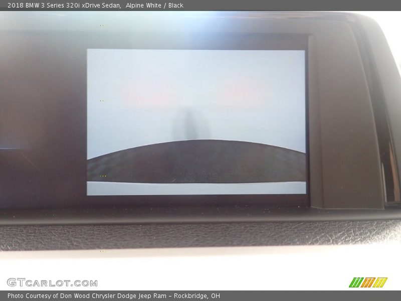 Alpine White / Black 2018 BMW 3 Series 320i xDrive Sedan